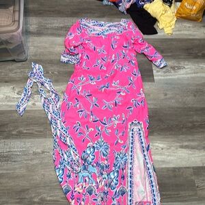Lily Pulitzer maxi dress 3/4 length sleeves. Slit on one leg